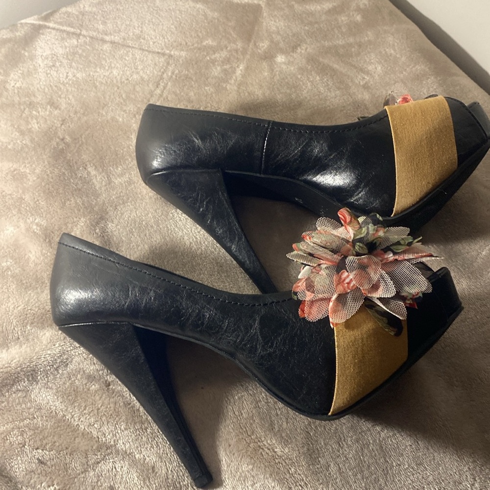 Z London Peep Toe Pump NWT - Size 10 - Picture 4 of 9